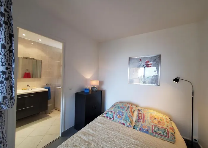 Saint-raphael La Peguiere Face A La Vue Apartmán *